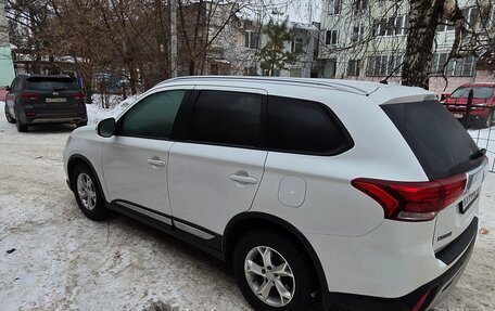 Mitsubishi Outlander III рестайлинг 3, 2016 год, 2 100 000 рублей, 2 фотография