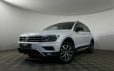 Volkswagen Tiguan II, 2019 год, 2 490 000 рублей, 1 фотография