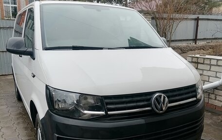 Volkswagen Caravelle T6 рестайлинг, 2016 год, 3 270 000 рублей, 1 фотография