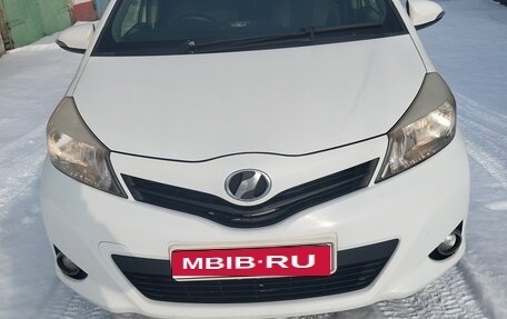 Toyota Vitz, 2013 год, 900 000 рублей, 1 фотография