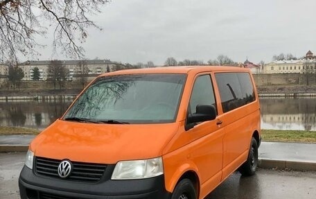 Volkswagen Transporter T5 рестайлинг, 2004 год, 1 050 000 рублей, 1 фотография