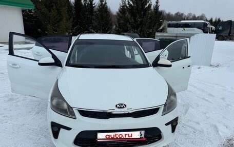 KIA Rio IV, 2020 год, 950 000 рублей, 1 фотография