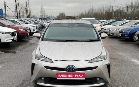 Toyota Prius IV XW50, 2019 год, 1 875 000 рублей, 2 фотография