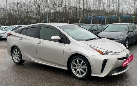 Toyota Prius IV XW50, 2019 год, 1 875 000 рублей, 3 фотография