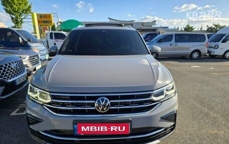 Volkswagen Tiguan II, 2021 год, 2 764 555 рублей, 2 фотография