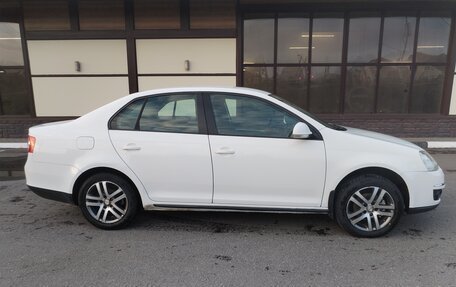 Volkswagen Jetta VI, 2009 год, 690 000 рублей, 2 фотография