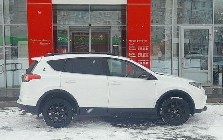 Toyota RAV4, 2018 год, 3 199 000 рублей, 4 фотография