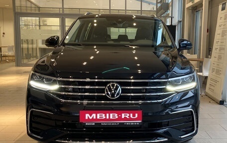 Volkswagen Tiguan II, 2023 год, 4 719 000 рублей, 2 фотография