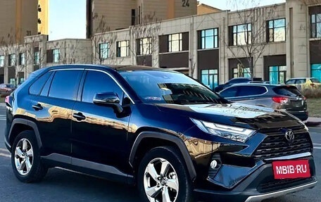 Toyota RAV4, 2022 год, 2 450 000 рублей, 3 фотография