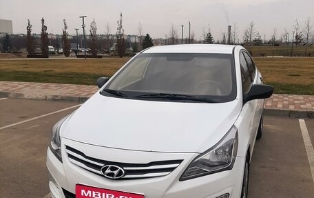 Hyundai Solaris II рестайлинг, 2015 год, 1 050 000 рублей, 2 фотография