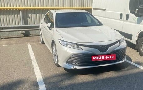 Toyota Camry, 2018 год, 3 050 000 рублей, 2 фотография