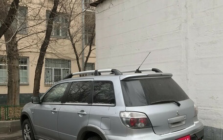 Mitsubishi Outlander III рестайлинг 3, 2004 год, 650 000 рублей, 4 фотография