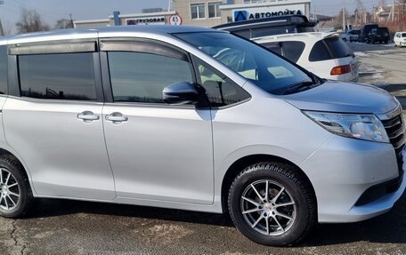 Toyota Noah III, 2014 год, 2 050 000 рублей, 3 фотография