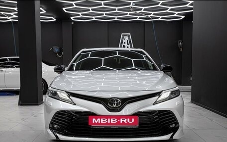 Toyota Camry, 2018 год, 3 490 000 рублей, 2 фотография