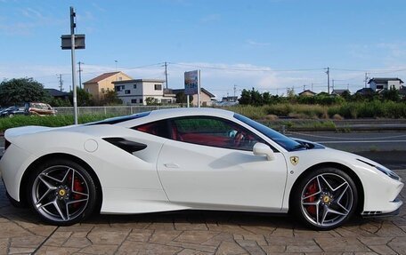 Ferrari F8, 2021 год, 37 000 000 рублей, 3 фотография