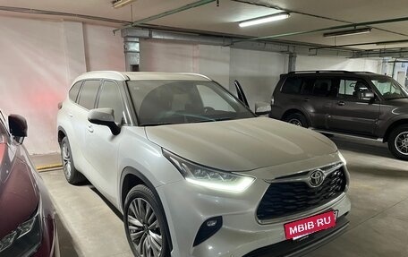 Toyota Highlander, 2023 год, 7 000 000 рублей, 2 фотография