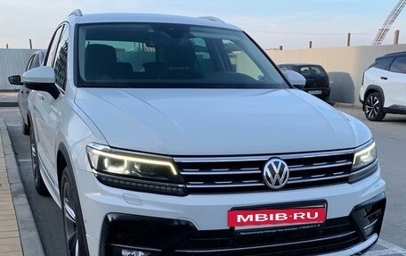 Volkswagen Tiguan II, 2019 год, 3 400 000 рублей, 2 фотография