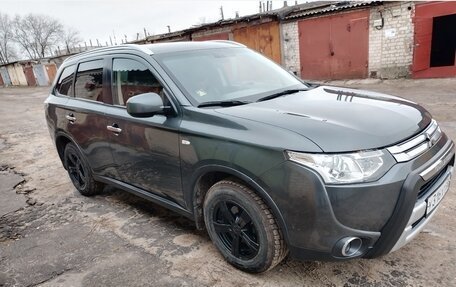 Mitsubishi Outlander III рестайлинг 3, 2014 год, 1 850 000 рублей, 4 фотография