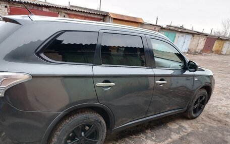 Mitsubishi Outlander III рестайлинг 3, 2014 год, 1 850 000 рублей, 7 фотография