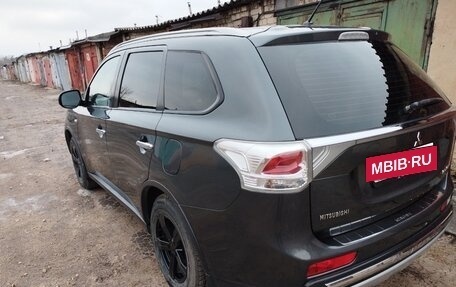 Mitsubishi Outlander III рестайлинг 3, 2014 год, 1 850 000 рублей, 6 фотография