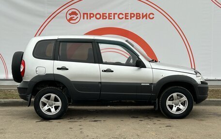 Chevrolet Niva I рестайлинг, 2011 год, 590 000 рублей, 4 фотография