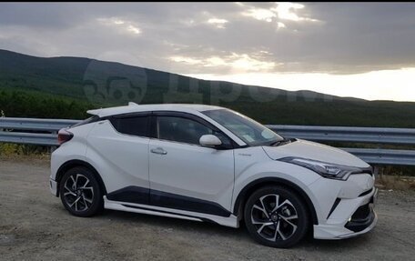 Toyota C-HR I рестайлинг, 2018 год, 2 500 000 рублей, 2 фотография