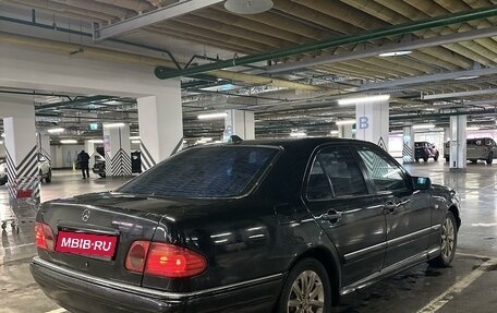 Mercedes-Benz E-Класс, 1997 год, 499 000 рублей, 3 фотография