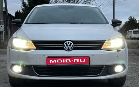 Volkswagen Jetta VI, 2013 год, 1 200 000 рублей, 2 фотография