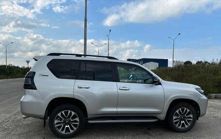 Toyota Land Cruiser Prado 150 рестайлинг 2, 2022 год, 8 800 000 рублей, 3 фотография