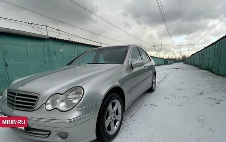 Mercedes-Benz C-Класс, 2004 год, 735 000 рублей, 3 фотография