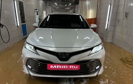 Toyota Camry, 2020 год, 3 200 000 рублей, 2 фотография