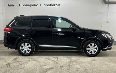 Mitsubishi Outlander III рестайлинг 3, 2018 год, 1 997 000 рублей, 3 фотография