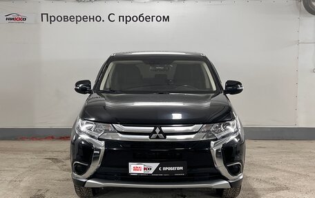 Mitsubishi Outlander III рестайлинг 3, 2018 год, 1 997 000 рублей, 2 фотография