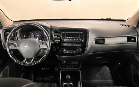 Mitsubishi Outlander III рестайлинг 3, 2018 год, 1 997 000 рублей, 8 фотография