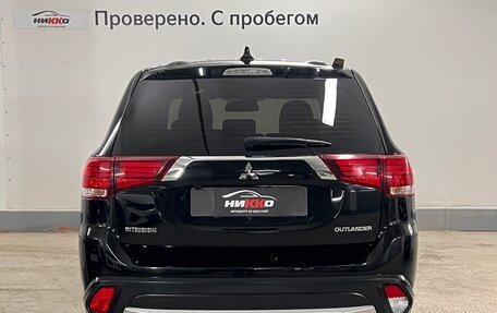 Mitsubishi Outlander III рестайлинг 3, 2018 год, 1 997 000 рублей, 5 фотография