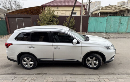 Mitsubishi Outlander III рестайлинг 3, 2015 год, 2 100 000 рублей, 2 фотография