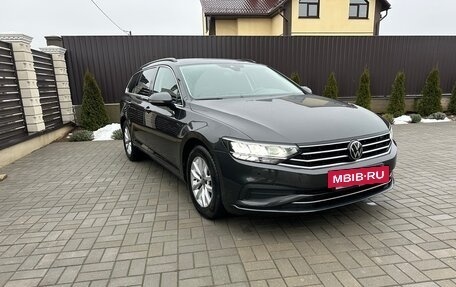 Volkswagen Passat B8 рестайлинг, 2023 год, 3 900 000 рублей, 2 фотография