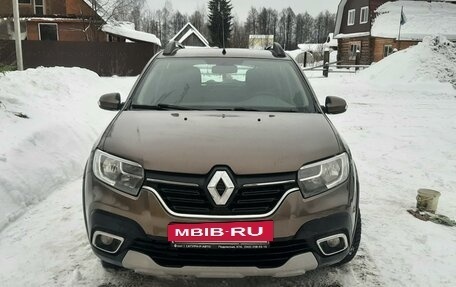 Renault Sandero II рестайлинг, 2019 год, 1 200 000 рублей, 2 фотография