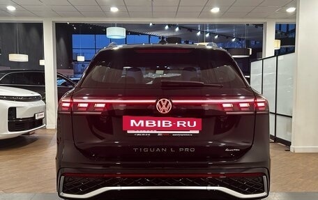 Volkswagen Tiguan, 2024 год, 5 600 000 рублей, 3 фотография