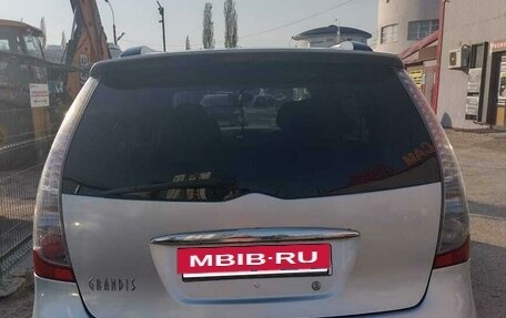 Mitsubishi Grandis, 2008 год, 730 000 рублей, 4 фотография