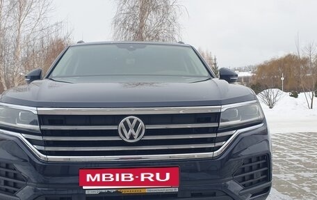 Volkswagen Touareg III, 2019 год, 4 500 000 рублей, 2 фотография