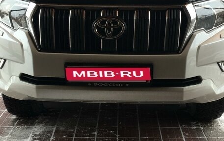 Toyota Land Cruiser Prado 150 рестайлинг 2, 2018 год, 5 300 000 рублей, 3 фотография