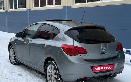 Opel Astra J, 2011 год, 680 000 рублей, 2 фотография