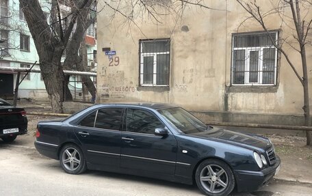 Mercedes-Benz E-Класс, 1998 год, 670 000 рублей, 5 фотография