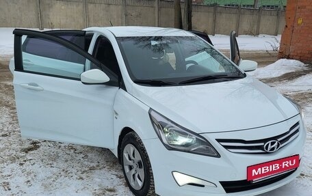 Hyundai Solaris II рестайлинг, 2015 год, 1 120 000 рублей, 3 фотография