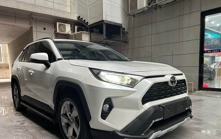 Toyota RAV4, 2022 год, 2 912 000 рублей, 2 фотография