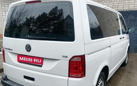 Volkswagen Caravelle T6 рестайлинг, 2016 год, 3 270 000 рублей, 2 фотография