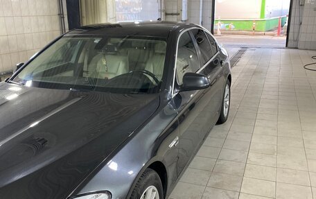 BMW 5 серия, 2012 год, 2 400 000 рублей, 3 фотография