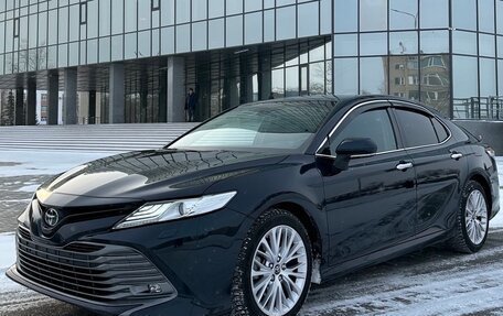 Toyota Camry, 2018 год, 3 170 000 рублей, 2 фотография