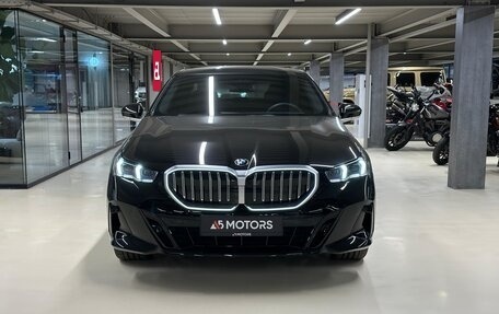 BMW 5 серия, 2023 год, 9 990 000 рублей, 2 фотография